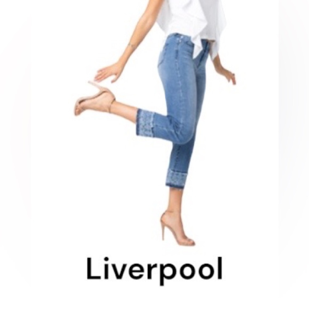 🌟Liverpool🌟 Sadie eyelet cuff crop jeans🌟